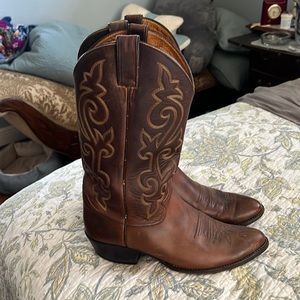 Nice Justin boots size 10